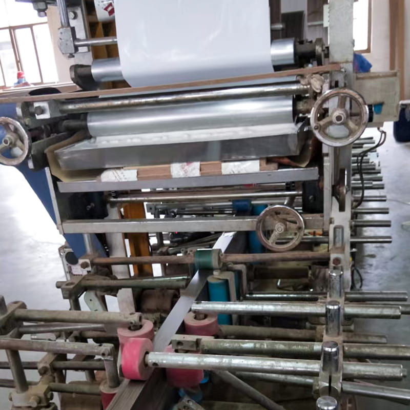 LM330 zabalení lepidla